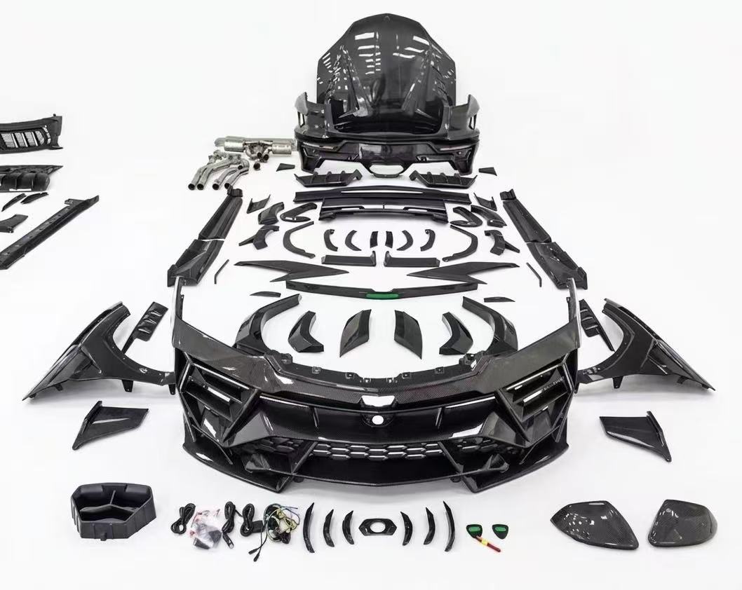 Lamborghini Urus SE upgraded with Masnory body kit