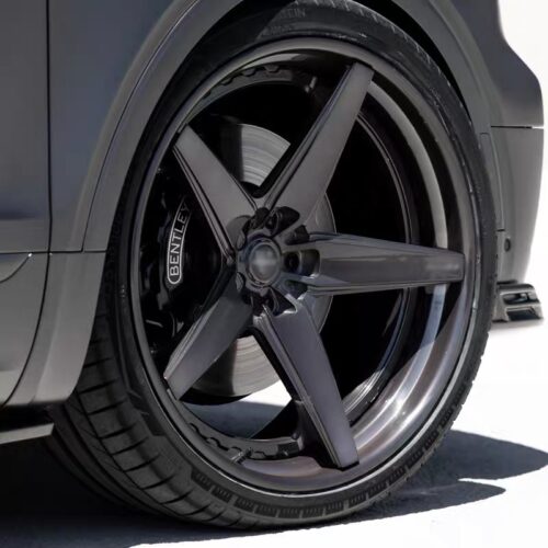 Custom two-piece forged wheels for the Bentley Bentayga Speed